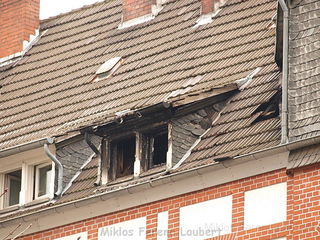 Feuer 3 Dachstuhlbrand Koeln Muelheim Gluecksburgstr P311.JPG